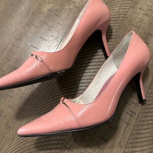 Nine West Pink Leather Pointed Toe Pumps - Silver‎ Buckle Size 6.5M Coquette